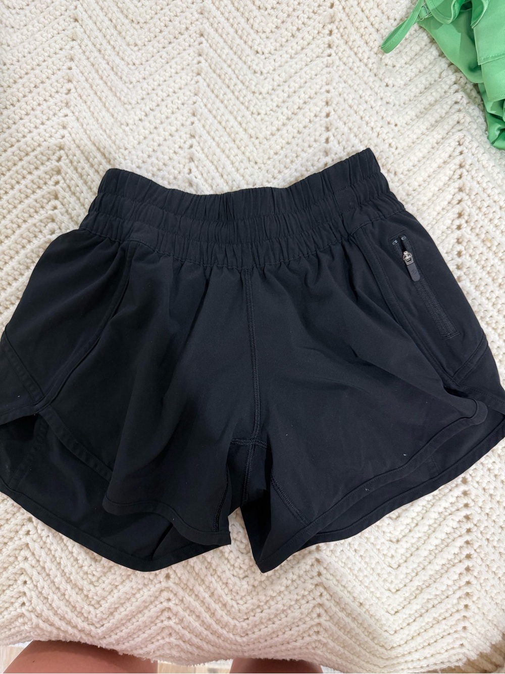 Lululemon shorts size 4